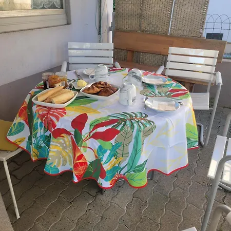 La Maison Des Cigognes Bed & Breakfast *